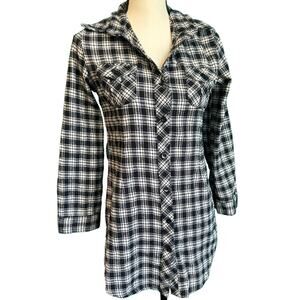 Derek Heart Black & White Plaid Button Up Shirt Women's Medium